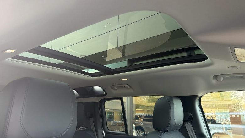 Land Rover Defender 3.0 D250 X-Dynamic SE 110 5dr Auto Diesel Estate